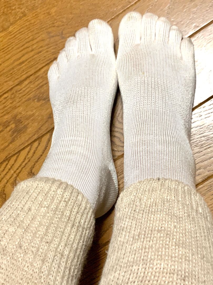 涼しくなってきたので 肩や目を温めました 冷えは大敵と整形外科の先生も言ってたのですよね 昨日も湿布をお願いしたら温湿布に 寝るときは絹の５本指ソックス レッグウォーマーも Music Land 私の庭の花たち 楽天ブログ