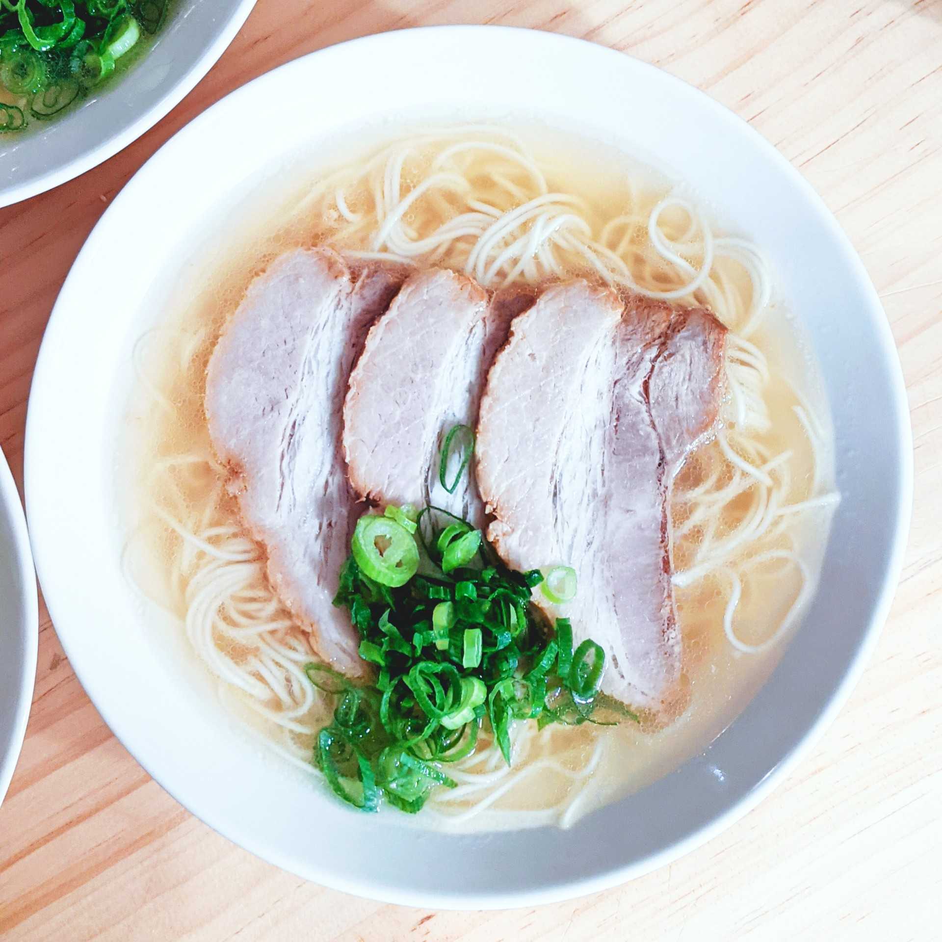 レポ】本当に透き通ってる！「豚そば 月や」クリア豚骨ラーメン | あれも、これも。 - 楽天ブログ