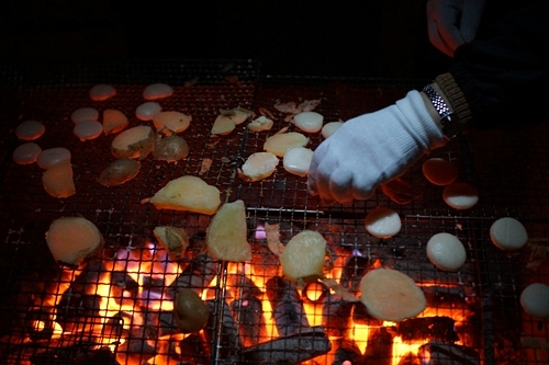雪あかりの路　焼き芋