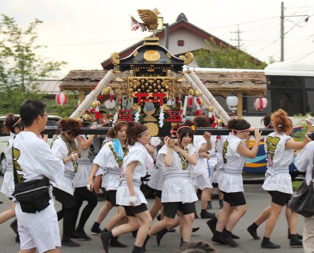 ２０１１　女みこし.jpg