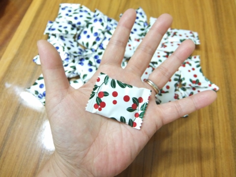 イケア リンゴンベリー・ブルーベリーのチョコレート IKEA 480円