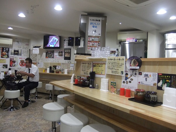 千住２丁目・そば助北千住店の店内