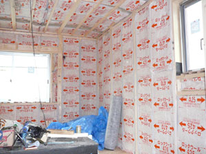 電気天井配線、断熱材