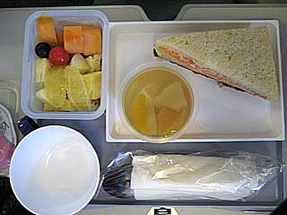 JL472 Y DEL-NRT 2食目