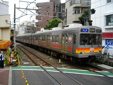 東急・戸越公園駅の二子玉川駅寄り踏切