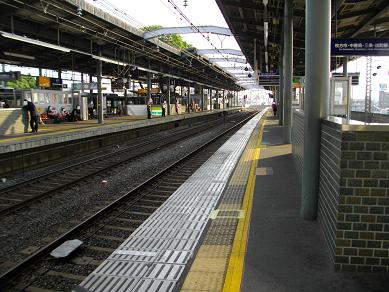 京阪萱島駅・ホーム