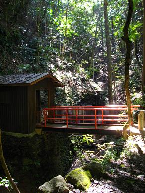 京阪八幡市駅周辺　杉山谷不動尊