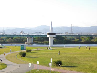 京阪枚方公園駅周辺　河川公園