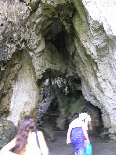 トンガ洞窟入口