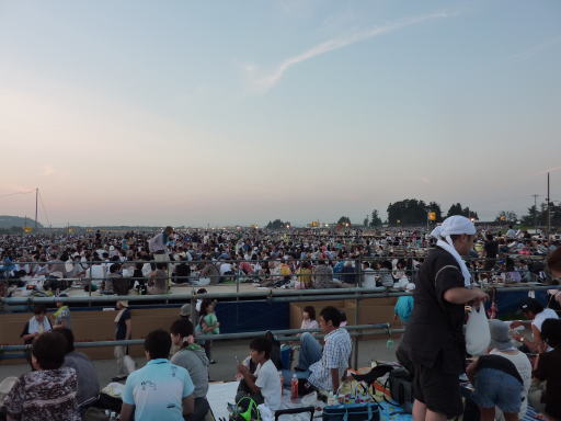 夜花火前の桟敷席