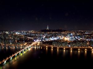 300px-Seoul_at_night_from_63_building.jpg