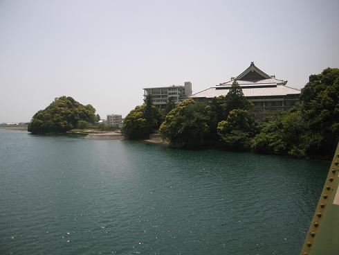 熊野川橋梁を渡る