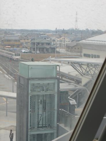 守谷駅と関東鉄道の列車