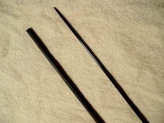 素材の木と、磨きあがったシャフト