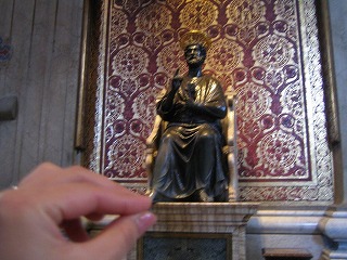 足に触ると願いがかなう？！