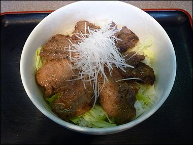 築地どんぶり市場のホホ肉ステーキ丼