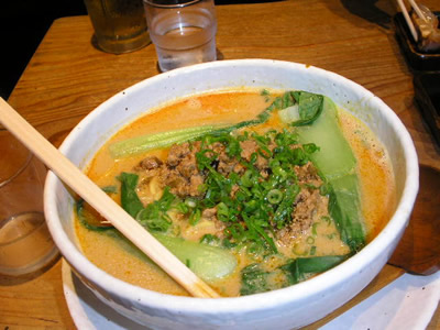 味噌とゴマが程よく利いてる坦々麺～。