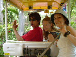 231_pineapplepark_paul_amanda_jessica.JPG