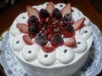 誕生日ケーキ（イチゴチョコ３）