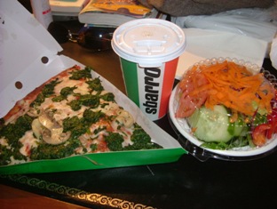 一切れでかすぎピザディナー