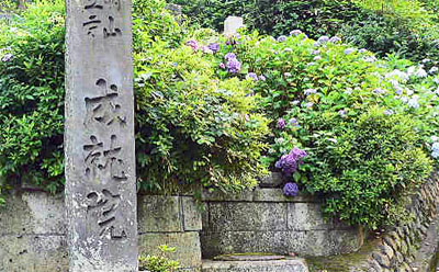 成就院参道入り口