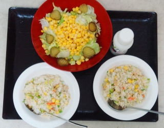 蟹缶とお野菜で炒飯　生野菜をドカン！