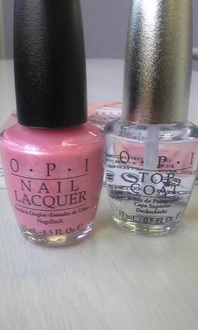 OPI　Y44とトップコート。