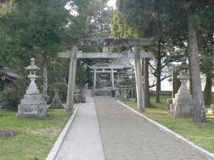 立磐神社　境内.jpg