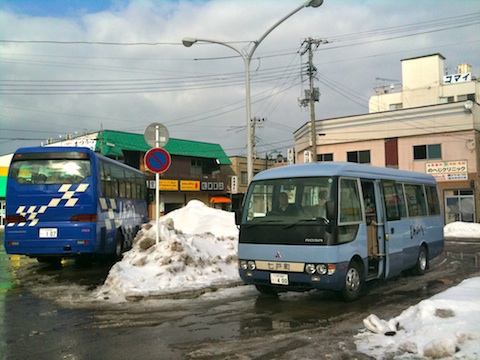 0124野辺地駅でバス