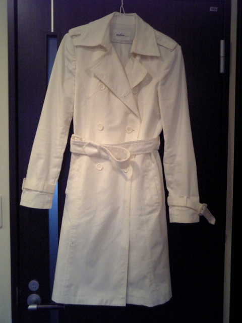 enlairのロングホワイトトレンチコート☆一回のみ着用。ラインがとっても綺麗に出ます。