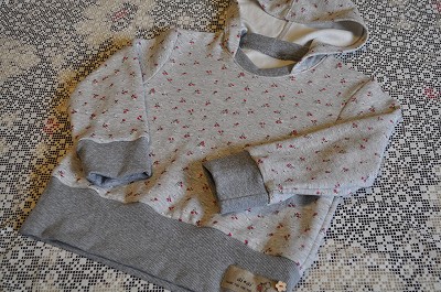 フード付きトレーナー