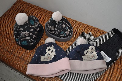 ニット帽　デニムパンツ