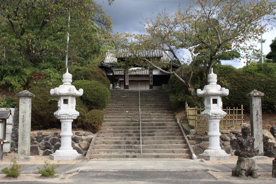 龍光寺山門