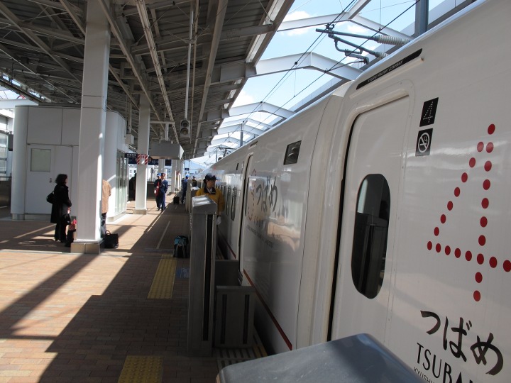 鹿児島中央駅の新幹線800系