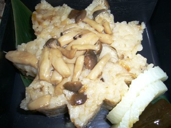 平成祭２００６シメジご飯.JPG