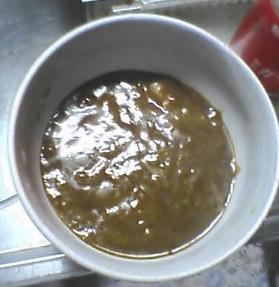 丼にまずルゥを入れます