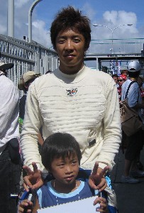 ８