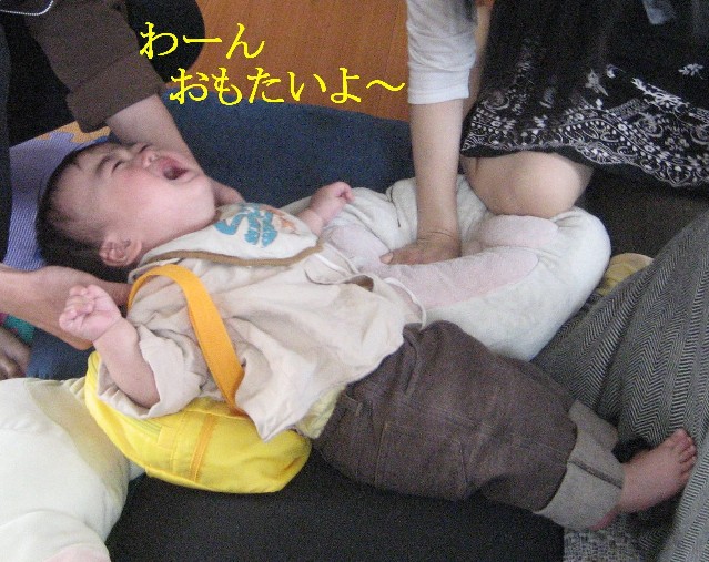 こけて泣く