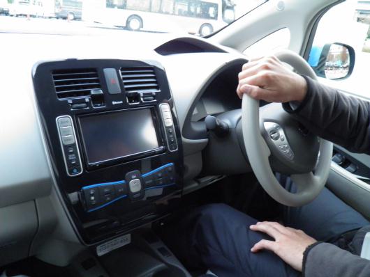 リーフの運転席