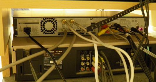 設置したBDレコーダ(後ろ)