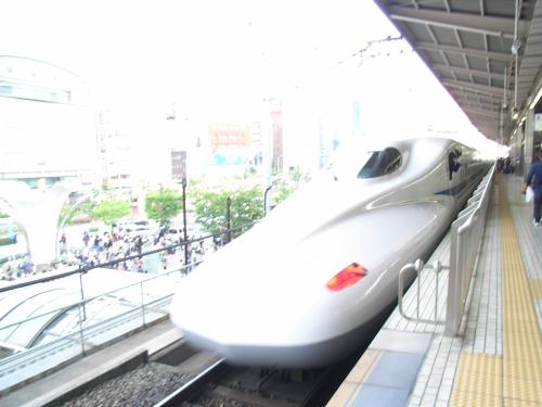 名古屋を出発するN700系