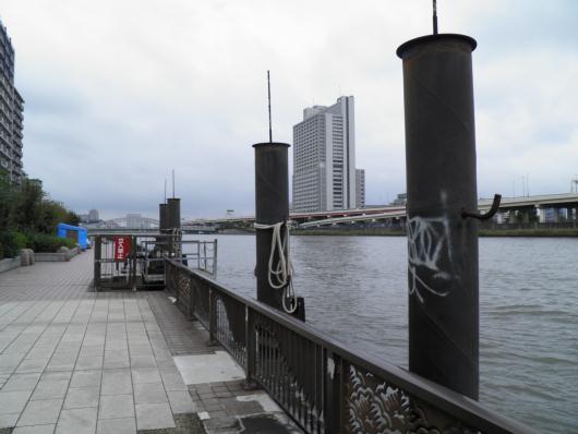 石油製品の陸揚げ施設1