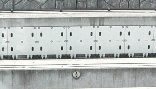 軌道側面の電磁石