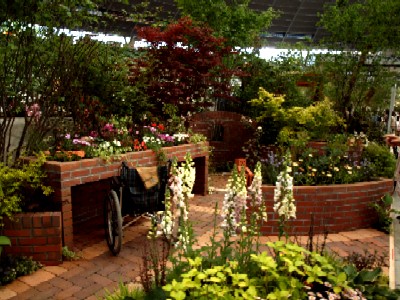 車椅子でも作業できる庭