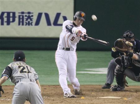 ＧＩＡＮＴＳ亀井選手２１１１０５－０１.jpg