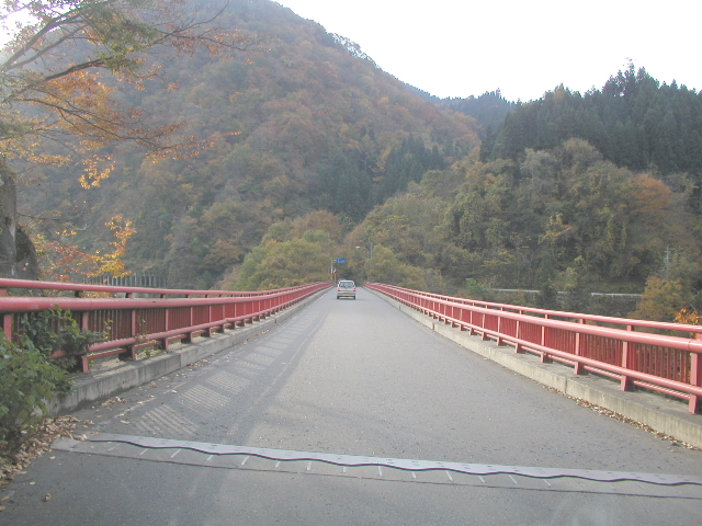 通勤路風景『渓谷の国道橋』