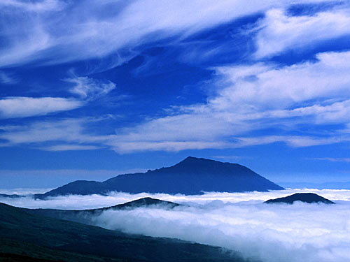 雲上の岩手山