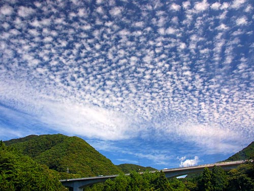龍王峡の空にきれいなうろこ雲が浮かんでいました 壁紙自然派 楽天ブログ