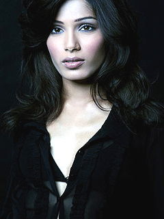 10 Freida Pinto