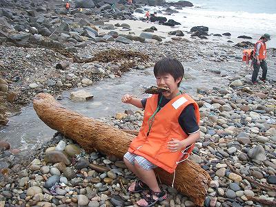 大きな魚をパクリ